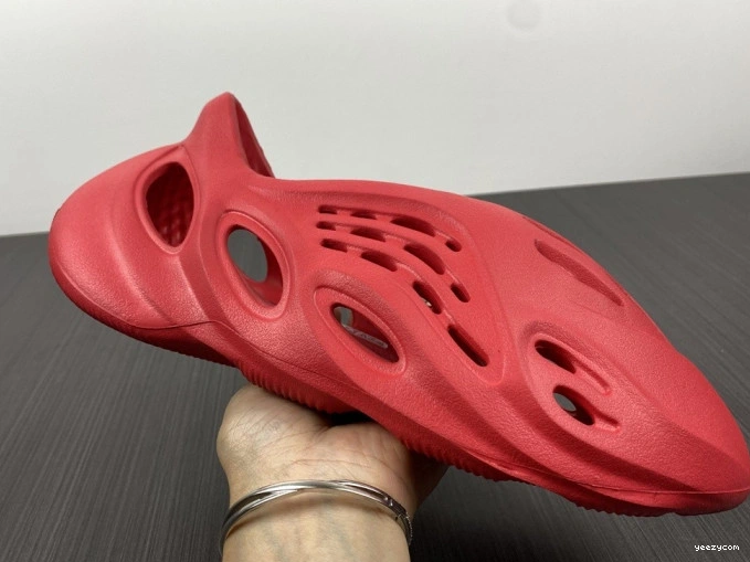 Red Yeezy Foam Adidas CW3355 1027
